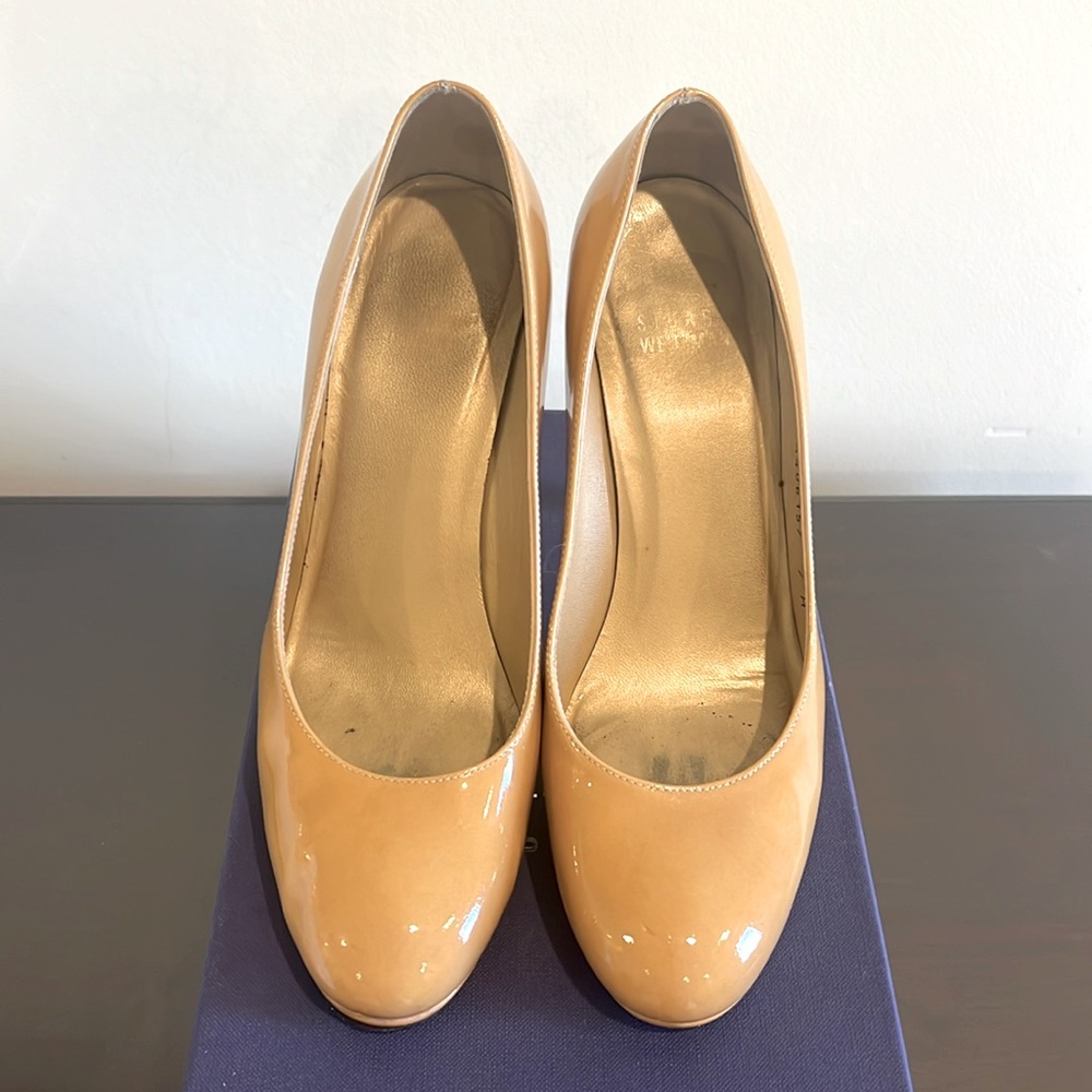 Stuart Weitzman Platswoon nude platform patent leather pump.